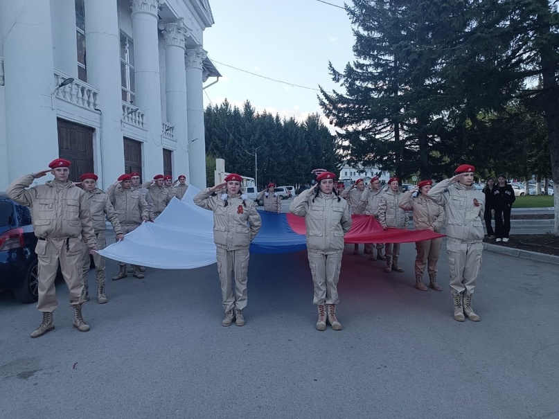 Наши юнармейцы приняли участие в праздничных мероприятиях, посвящённых Дню Победы.